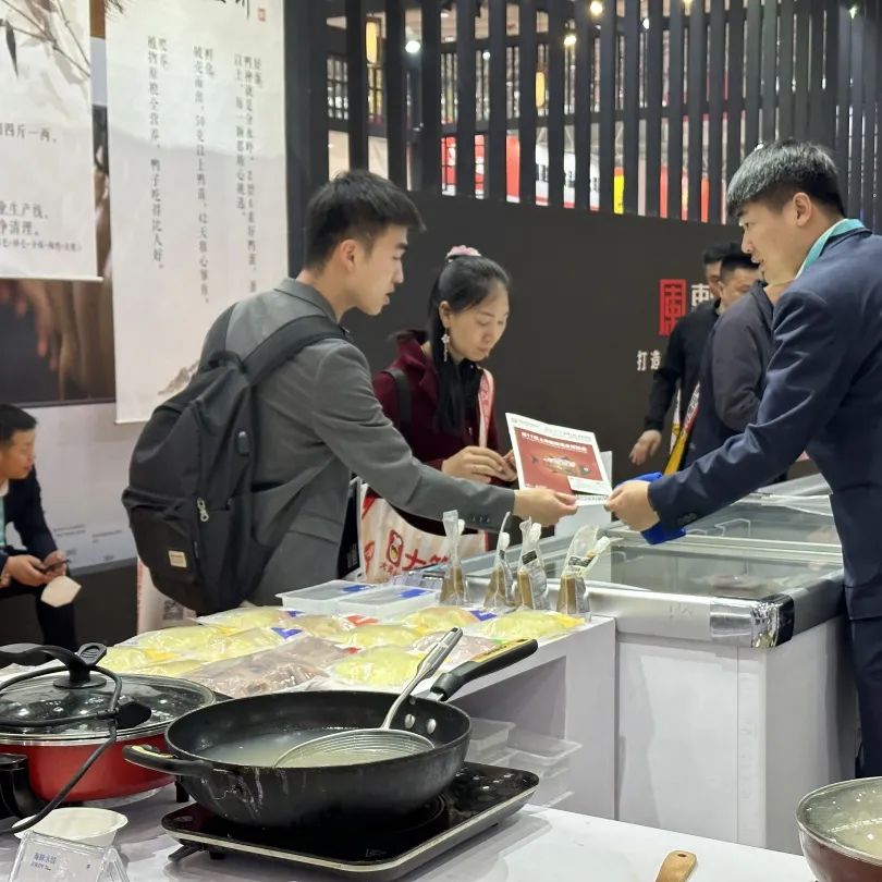 风好帆正悬,推介正当时——上海国际渔博会走进良之隆电商食材节(图7) 风好帆正悬,推介正当时——上海国际渔博会走进良之隆电商食材节(图7)